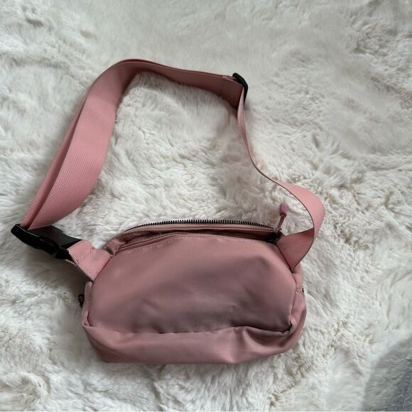 Lululemon pink Fanny pack / belt bag - Picture 9 of 16